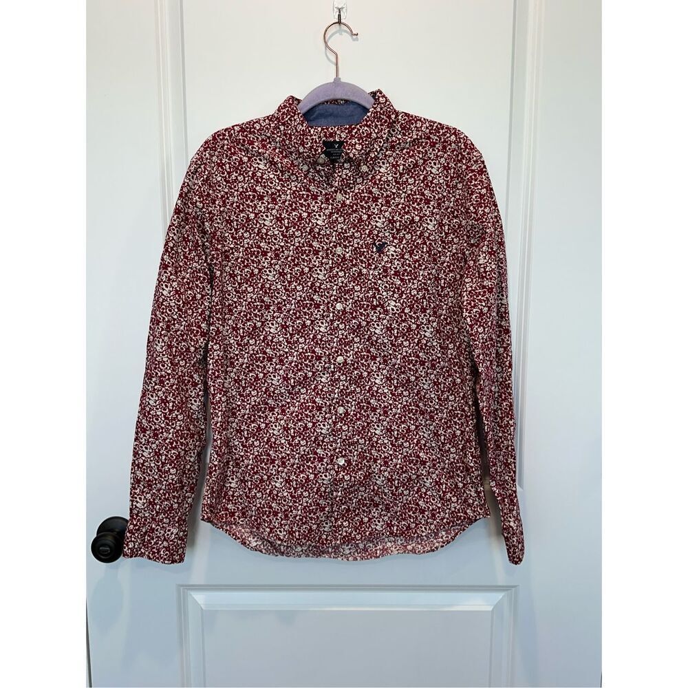 American Eagle Red Floral Button Down Shirt Size Medium